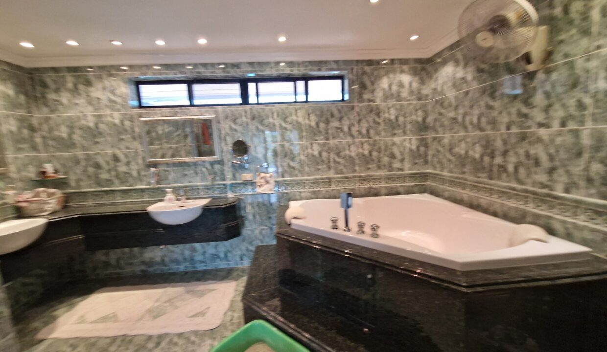 557376656_1137354875166982_975608979394623275_n