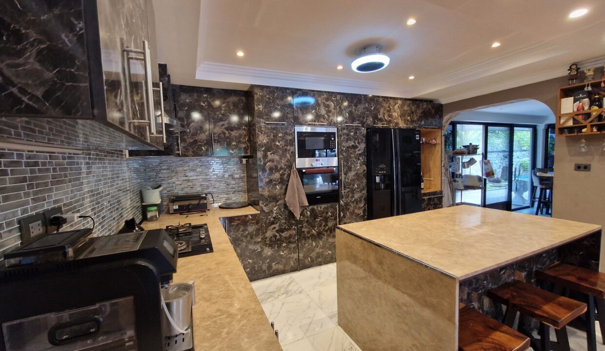 558073311_1137355038500299_2797253671070577905_n